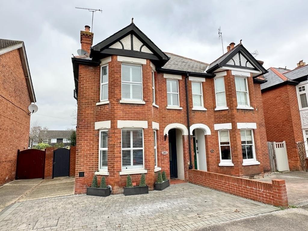 Gordon Avenue, Camberley GU15 3 bed semidetached house for sale £575,000