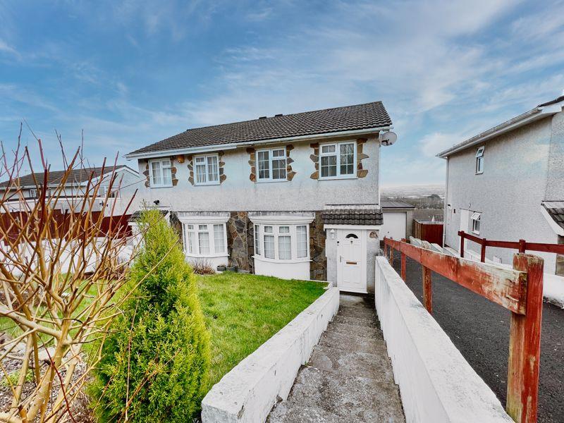 24 Maple Drive, Brackla, Bridgend, CF31 2PF 3 bed semidetached house for sale £220,000