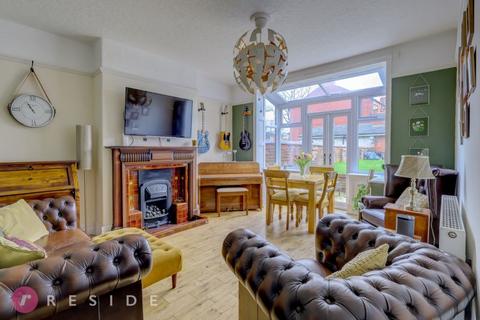 4 bedroom semi-detached house for sale, Oldham Road, Rochdale OL16