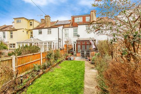 3 bedroom terraced house for sale, Wellington Avenue, Westcliff-on-sea, SS0