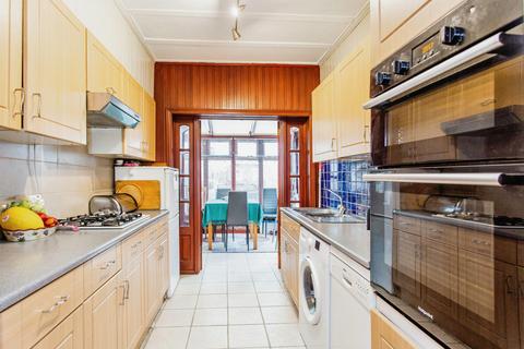 3 bedroom terraced house for sale, Wellington Avenue, Westcliff-on-sea, SS0