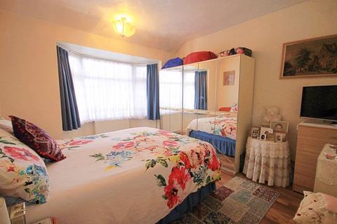 3 bedroom terraced house for sale, Torrington Road Perivale UB6 7EW