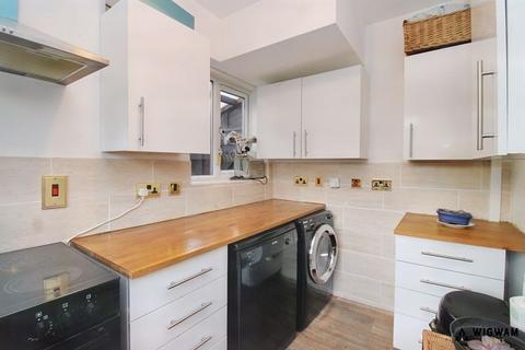 2 bedroom end of terrace house for sale, 22Nd Avenue, Hull, HU6