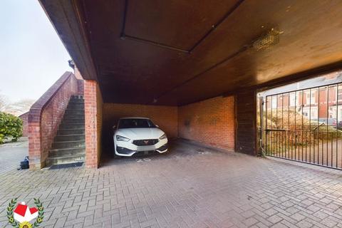 9b Lysons Avenue, Gloucester, GL1 5QE