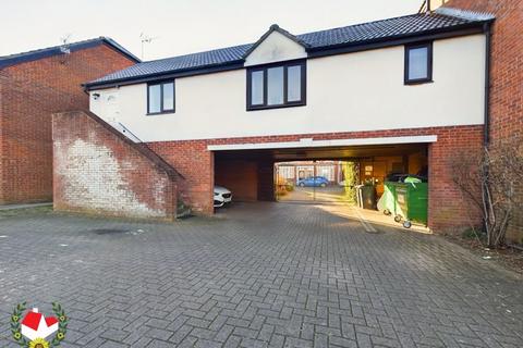 9b Lysons Avenue, Gloucester, GL1 5QE