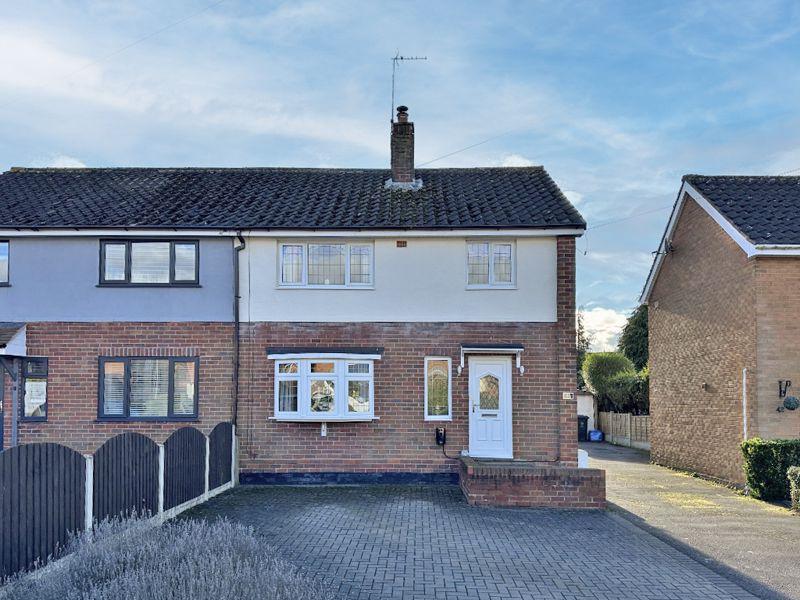 Sytch Lane, WOMBOURNE 3 bed semidetached house for sale £285,000