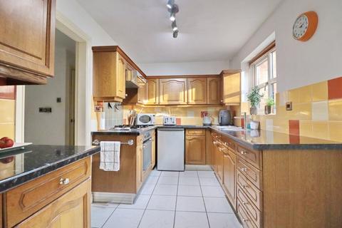 4 bedroom detached house for sale - Queen Anne Drive, Manchester M28