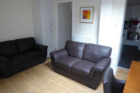 1 bedroom in a house share to rent, North Parade, Room 303