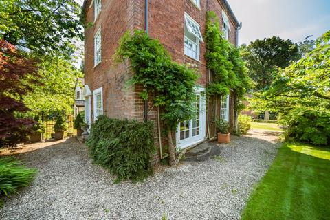 4 bedroom semi-detached house for sale, Bridgnorth Road, Stourbridge DY7