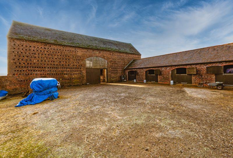 BARN 3 &amp; STABLE...