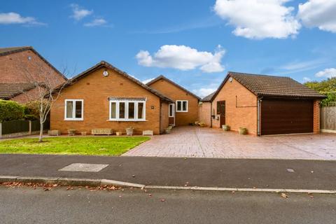 3 bedroom detached bungalow for sale, Melrose Avenue, Stourbridge DY8