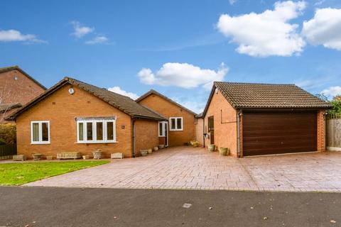 3 bedroom detached bungalow for sale, Melrose Avenue, Stourbridge DY8