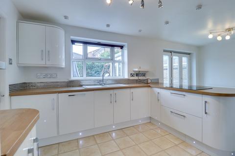 25 Cavalier Drive, Apperley Bridge, Bradford, BD10 0UF