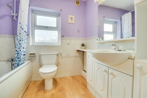 25 Cavalier Drive, Apperley Bridge, Bradford, BD10 0UF