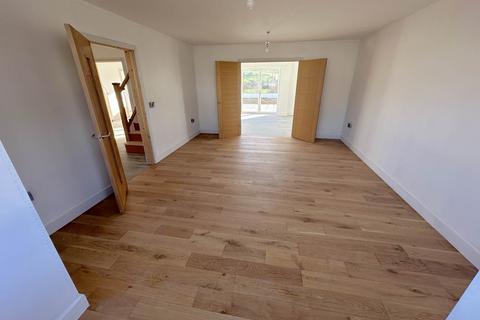 5 bedroom detached house for sale - Cefn Ceiro, Llandre,