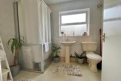 11 Rayford Drive, West Bromwich, B71 3QN