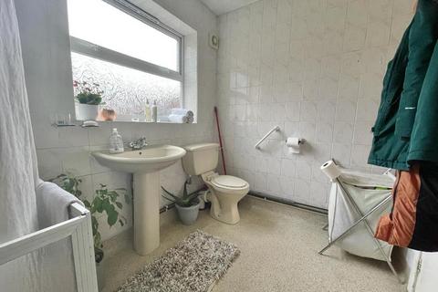 11 Rayford Drive, West Bromwich, B71 3QN