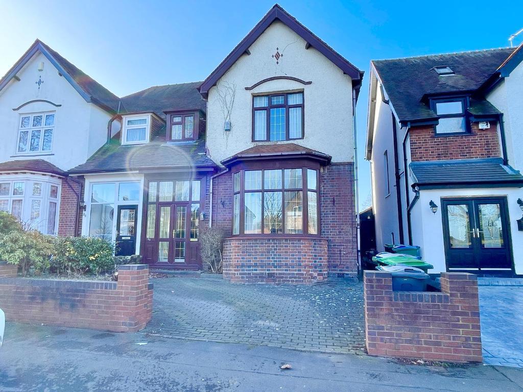 Dagger Lane, West Bromwich, B71 4BS 3 bed semidetached house for sale £395,000