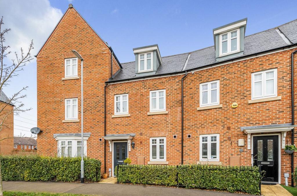 Great Linns, Marston Moretaine, Bedford 3 bed townhouse for sale £325,000