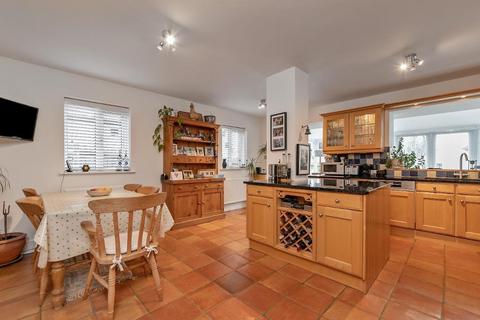 4 bedroom detached house for sale, Old Road, Barton Le Clay, Beds, MK45 4LB