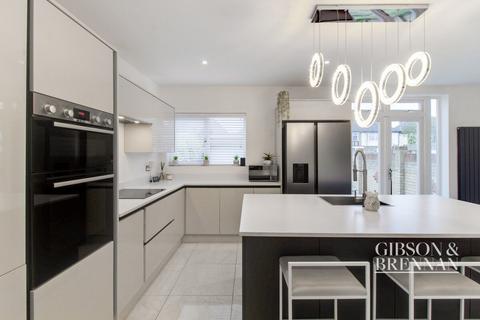 20 Beverley Gardens, Southend-on-sea, SS2 6RS