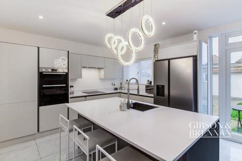 20 Beverley Gardens, Southend-on-sea, SS2 6RS