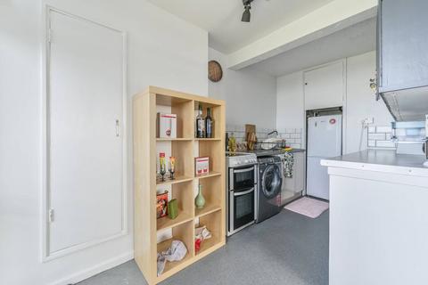 2 bedroom flat to rent, Brandon Estate, Kennington, London, SE17