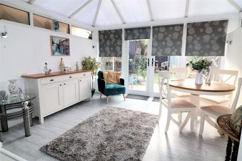 5 Steele Walk, Erith, DA8 1YH