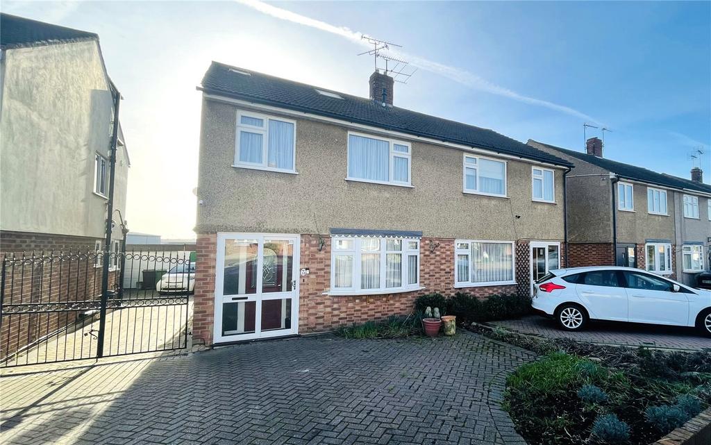 Silverlocke Road, Little Thurrock, Grays, Essex, RM17 4 bed semi