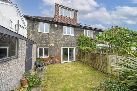 17 Moor Drive, Leeds, LS6 4BY
