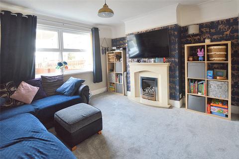 3 bedroom semi-detached house for sale - St Georges Avenue, Rothwell, Leeds