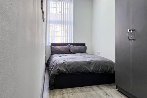 4 bedroom apartment to rent, Ealing Road, Wembley, HA0