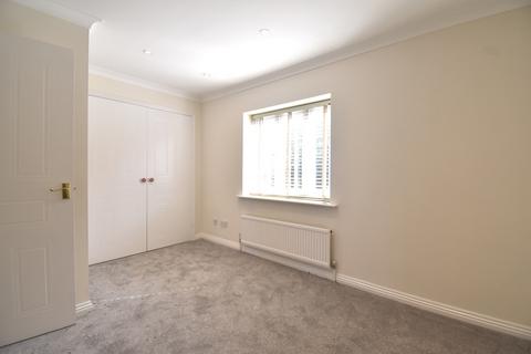 2 bedroom end of terrace house to rent, Fernihough Close, WEYBRIDGE, KT13