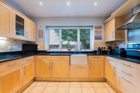Meadside Buckley Green, Henley-in-arden, B95 5QE