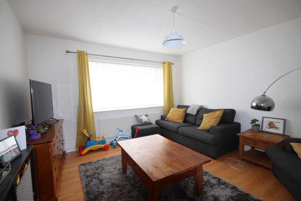 Ninesprings Way, Hitchin SG4 2 bed apartment for sale £180,000