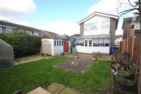 4 bedroom house to rent, Pepys Close, Tilbury RM18