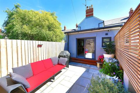 4 bedroom terraced house for sale, Glebe Street, Penarth CF64