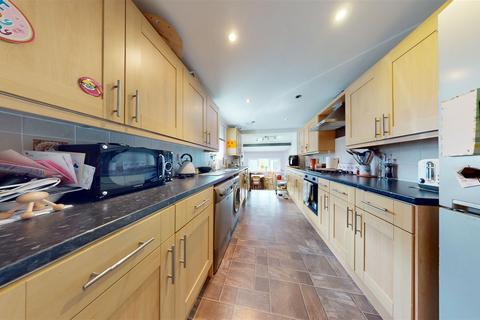 4 bedroom terraced house for sale, Salop Street, Penarth CF64