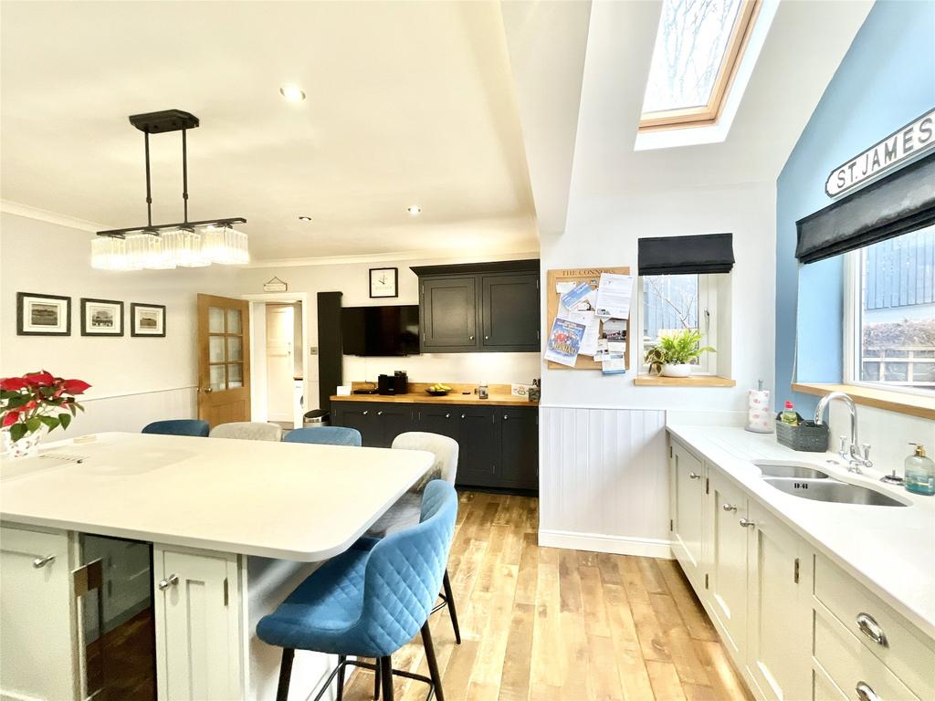Breakfasting Kitchen