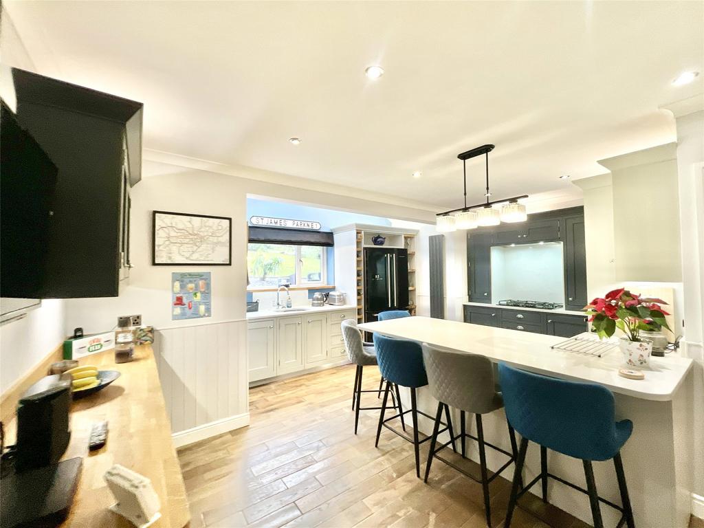 Breakfasting Kitchen