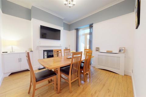 5 bedroom end of terrace house for sale, Albert Road, Penarth CF64