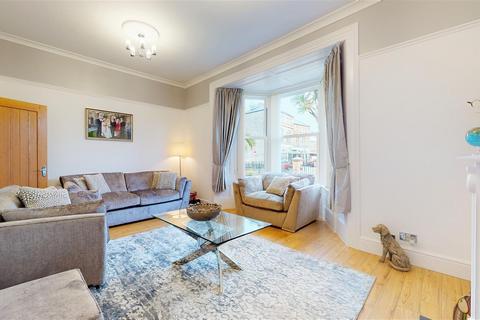 5 bedroom end of terrace house for sale, Albert Road, Penarth CF64