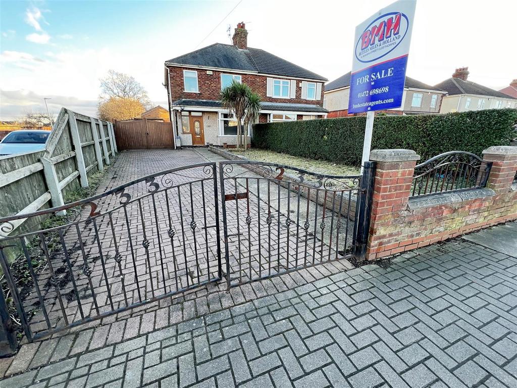 Laceby Road, Grimsby, N.E. Lincs, DN34 5DU 3 bed semidetached house