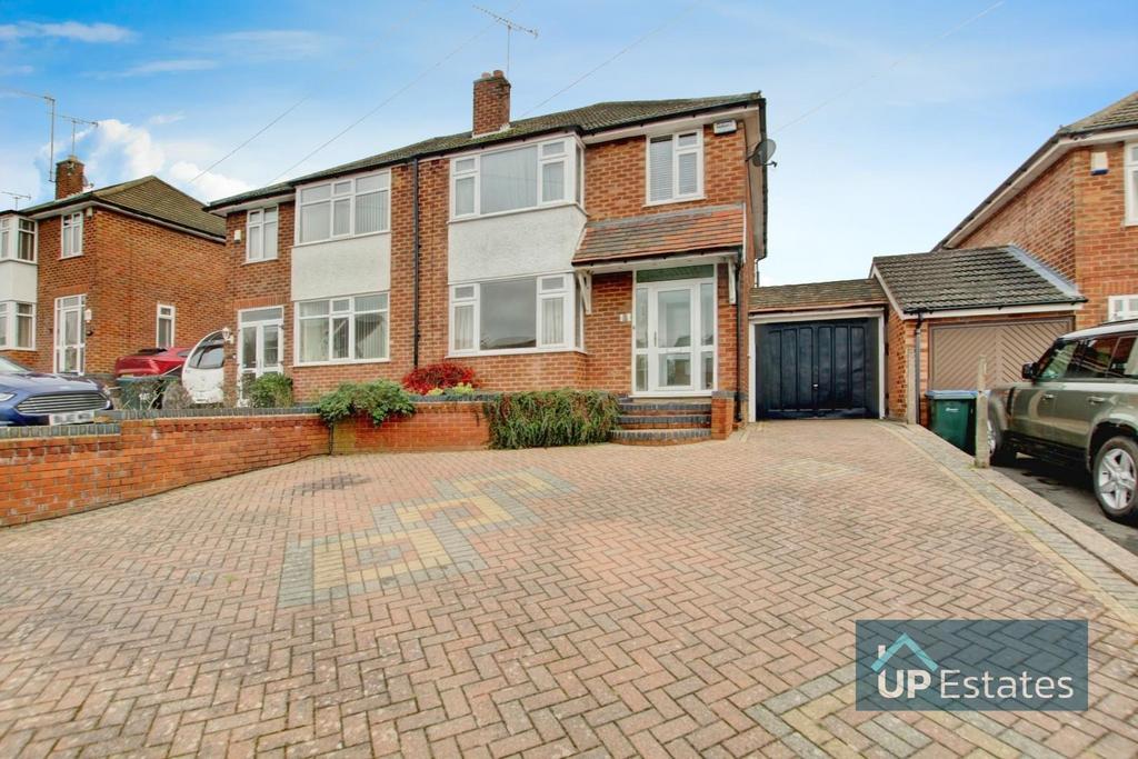 Road South, Keresley, Coventry 3 bed semidetached house for sale £375,000