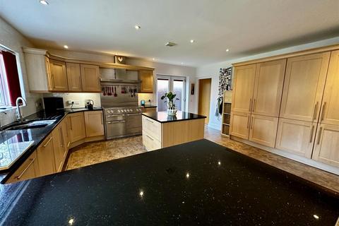 4 bedroom detached house for sale, Station Road, Hesketh Bank, Preston