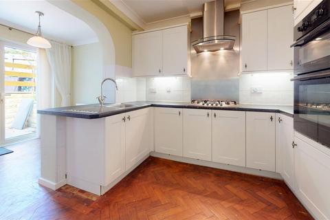 49 Arlington Road, Sully, Penarth, CF64 5TR