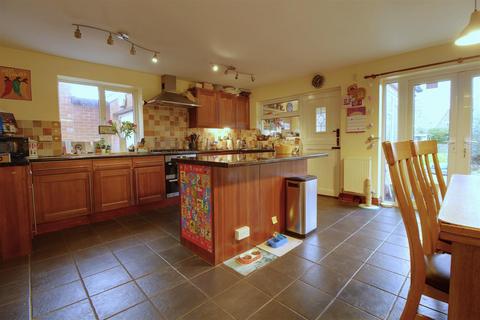 368 Longford Lane, Gloucester, GL2 9BX