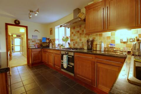 368 Longford Lane, Gloucester, GL2 9BX