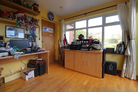 368 Longford Lane, Gloucester, GL2 9BX