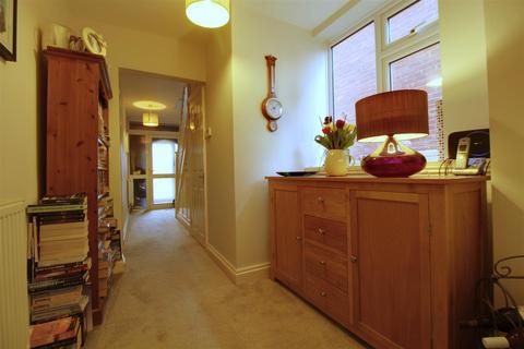 368 Longford Lane, Gloucester, GL2 9BX